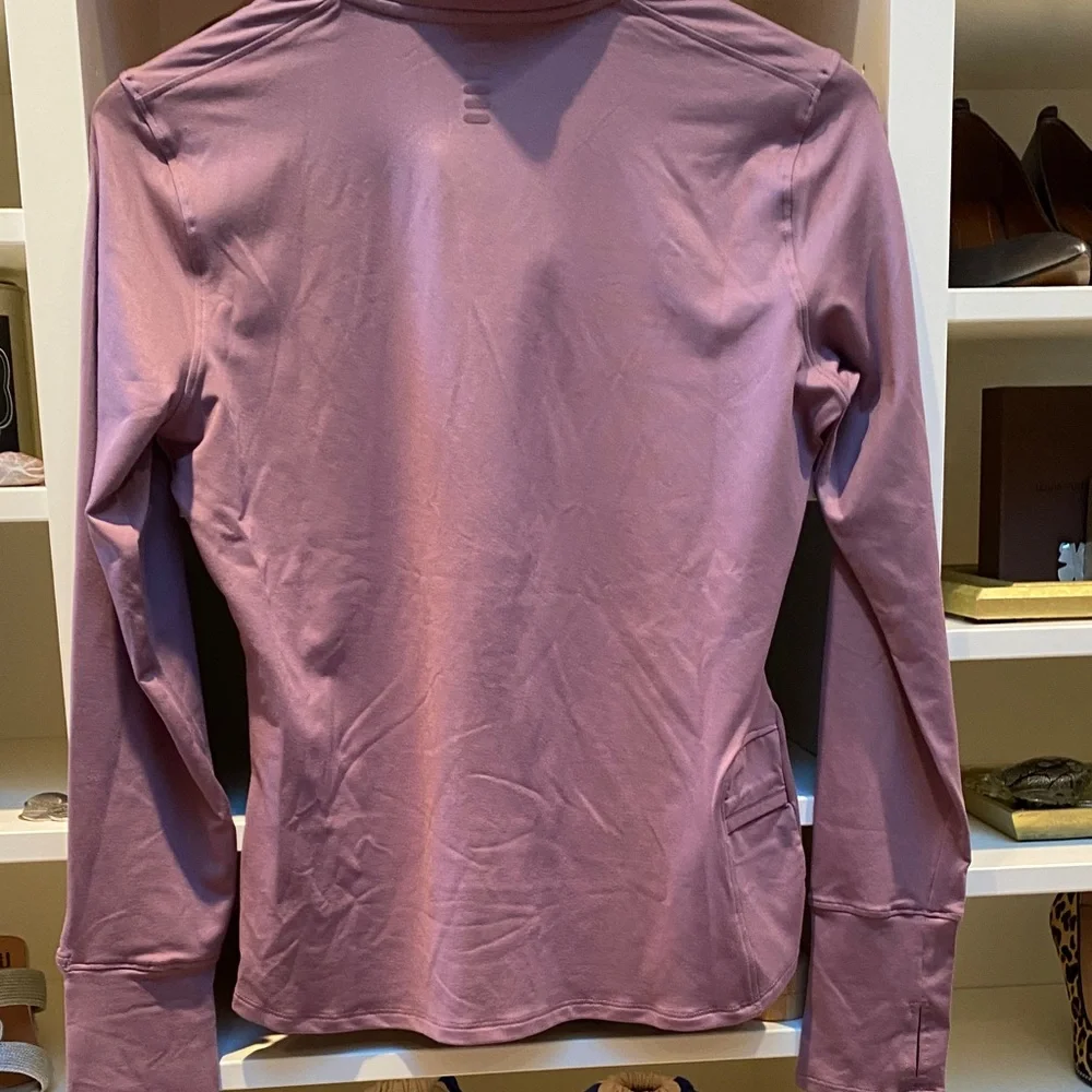RUNDER Armour Mauve Fitted Top.  Size SP. LIKE NEW! - Picture 11 of 14